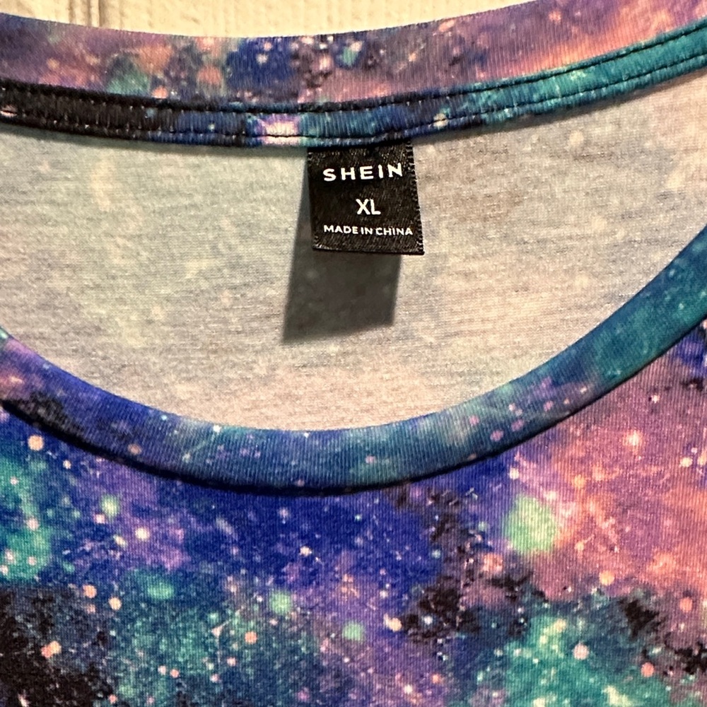 SHEIN Galaxy Black Light Reflective Print Short Sleeve Tee - Multicolor - Picture 4 of 5